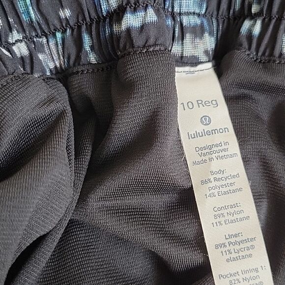LULULEMON Black and Blue Printed Shorts Size 10 - Picture 6 of 6